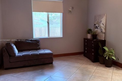 Casa en alquiler en Miami, Florida, 3 dormitorios, 133.04 m2 № 1992235 - foto 12