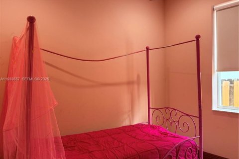 Casa en alquiler en Miami, Florida, 3 dormitorios, 133.04 m2 № 1992235 - foto 17