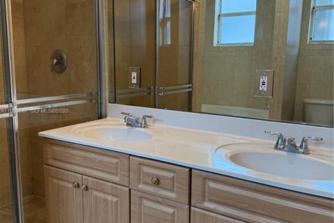 Casa en alquiler en Miami, Florida, 3 dormitorios, 133.04 m2 № 1992235 - foto 16