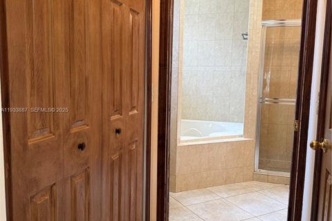 Casa en alquiler en Miami, Florida, 3 dormitorios, 133.04 m2 № 1992235 - foto 14