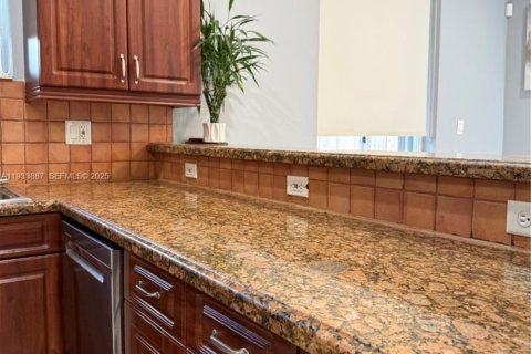 Casa en alquiler en Miami, Florida, 3 dormitorios, 133.04 m2 № 1992235 - foto 9