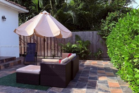 Casa en alquiler en Miami, Florida, 3 dormitorios, 133.04 m2 № 1992235 - foto 21