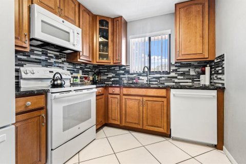 Copropriété à vendre à Tamarac, Floride: 2 chambres, 93.83 m2 № 2260154 - photo 4