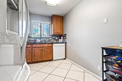 Copropriété à vendre à Tamarac, Floride: 2 chambres, 93.83 m2 № 2260154 - photo 6