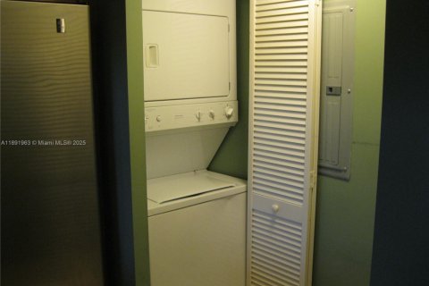 Copropriété à louer à Miami, Floride: 2 chambres, 103.12 m2 № 1946501 - photo 16