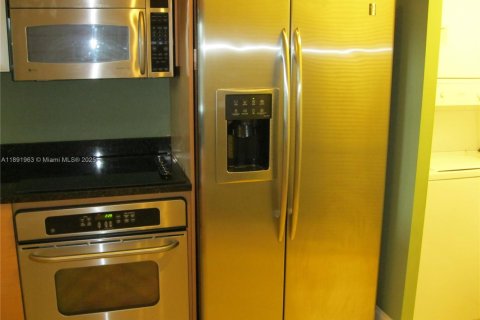 Copropriété à louer à Miami, Floride: 2 chambres, 103.12 m2 № 1946501 - photo 15