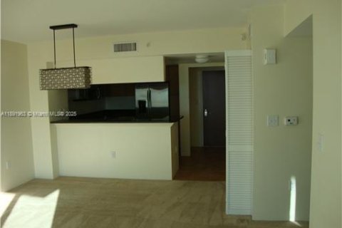 Copropriété à louer à Miami, Floride: 2 chambres, 103.12 m2 № 1946501 - photo 4