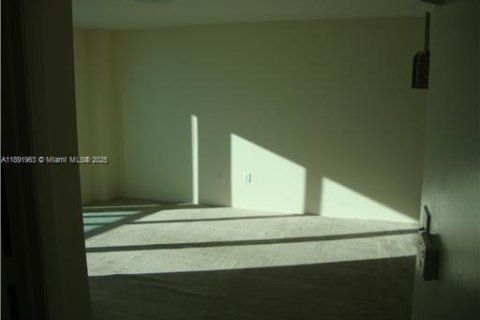 Copropriété à louer à Miami, Floride: 2 chambres, 103.12 m2 № 1946501 - photo 5