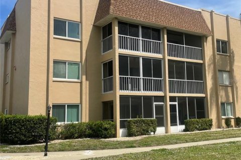 Condo in Sarasota, Florida, 2 bedrooms  № 1609419 - photo 1