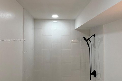 Copropriété à louer à Pinecrest, Floride: 1 chambre, 62.43 m2 № 2058000 - photo 7