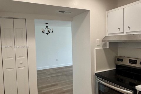 Copropriété à louer à Pinecrest, Floride: 1 chambre, 62.43 m2 № 2058000 - photo 4