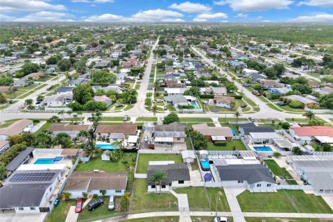 Villa ou maison à vendre à Miami, Floride: 3 chambres, 129.88 m2 № 2180482 - photo 22