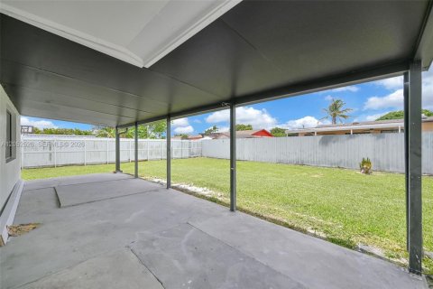 Villa ou maison à vendre à Miami, Floride: 3 chambres, 129.88 m2 № 2180482 - photo 30