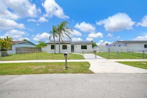 Villa ou maison à vendre à Miami, Floride: 3 chambres, 129.88 m2 № 2180482 - photo 5