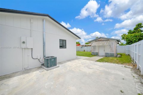 Villa ou maison à vendre à Miami, Floride: 3 chambres, 129.88 m2 № 2180482 - photo 9