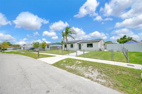 Villa ou maison à vendre à Miami, Floride: 3 chambres, 129.88 m2 № 2180482 - photo 3