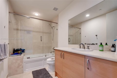 Condo in Miami Beach, Florida, 4 bedrooms  № 1887596 - photo 21