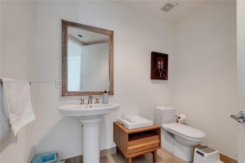 Condo in Miami Beach, Florida, 4 bedrooms  № 1887596 - photo 15