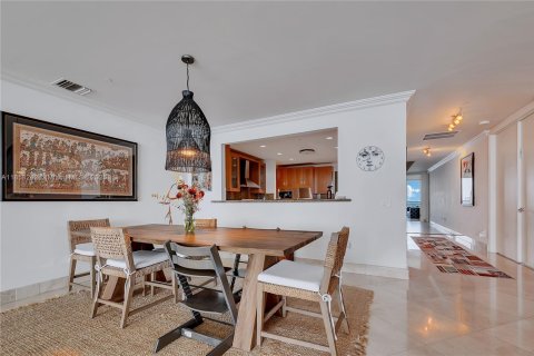 Condo in Miami Beach, Florida, 4 bedrooms  № 1887596 - photo 12