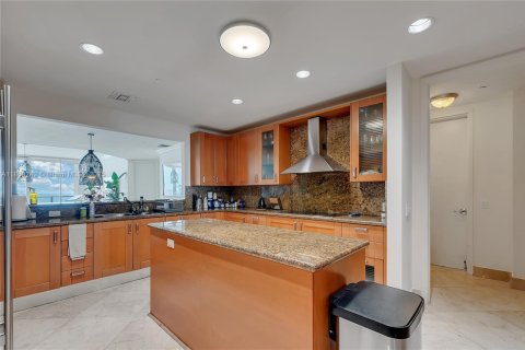 Condo in Miami Beach, Florida, 4 bedrooms  № 1887596 - photo 13