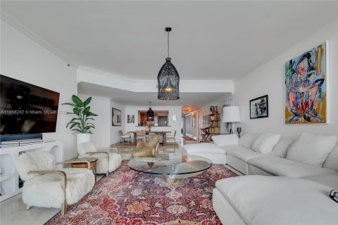 Condo in Miami Beach, Florida, 4 bedrooms  № 1887596 - photo 11