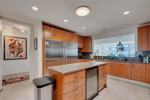 Condo in Miami Beach, Florida, 4 bedrooms  № 1887596 - photo 14