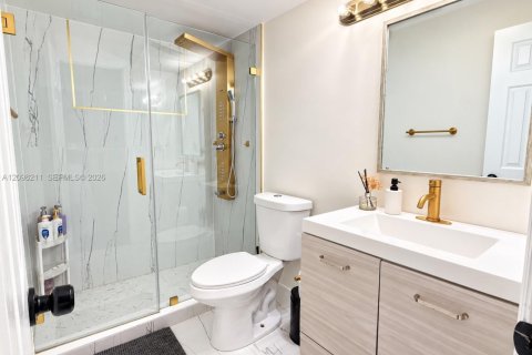 House in Hollywood, Florida 4 bedrooms, 127.65 sq.m. № 2400614 - photo 7