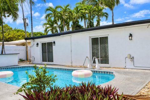 House in Hollywood, Florida 4 bedrooms, 127.65 sq.m. № 2400614 - photo 16