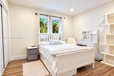 House in Hollywood, Florida 4 bedrooms, 127.65 sq.m. № 2400614 - photo 6