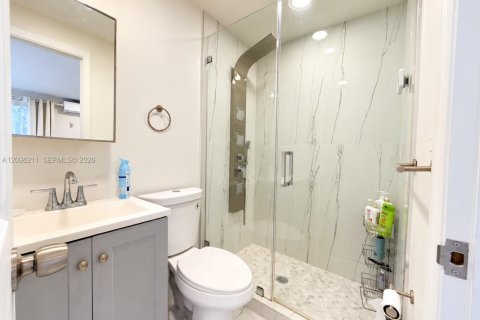 House in Hollywood, Florida 4 bedrooms, 127.65 sq.m. № 2400614 - photo 9