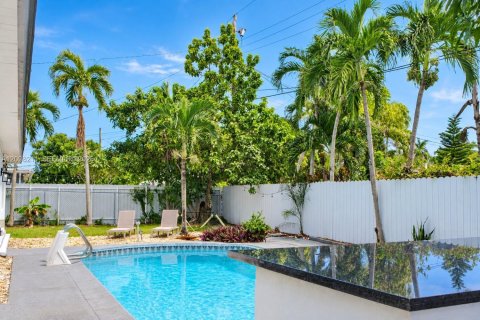 House in Hollywood, Florida 4 bedrooms, 127.65 sq.m. № 2400614 - photo 14