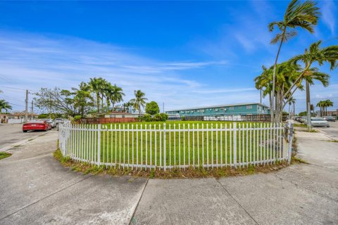 Terrain à vendre à Miami, Floride № 2049604 - photo 1