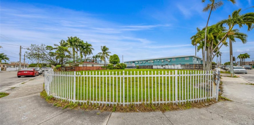 Terrain à Miami, Floride № 2049604