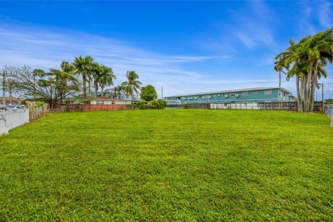 Terrain à vendre à Miami, Floride № 2049604 - photo 2