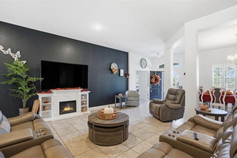 House in Dade City, Florida 4 bedrooms, 237.37 sq.m. № 2157373 - photo 6