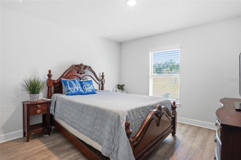House in Dade City, Florida 4 bedrooms, 237.37 sq.m. № 2157373 - photo 24