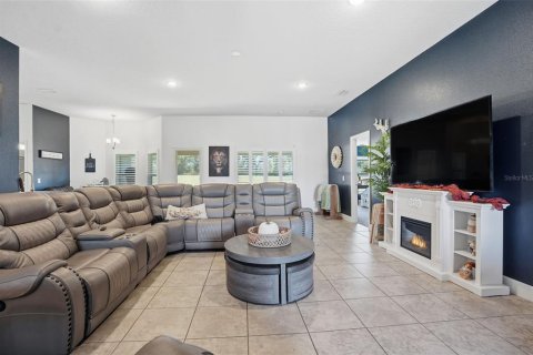 House in Dade City, Florida 4 bedrooms, 237.37 sq.m. № 2157373 - photo 4