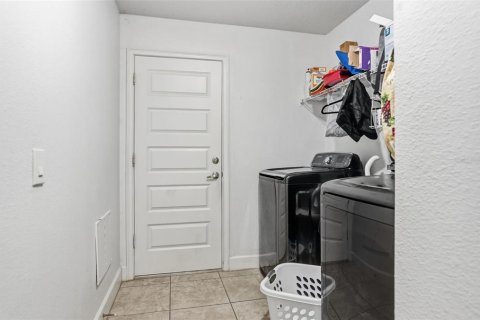 House in Dade City, Florida 4 bedrooms, 237.37 sq.m. № 2157373 - photo 29