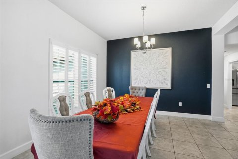 House in Dade City, Florida 4 bedrooms, 237.37 sq.m. № 2157373 - photo 8