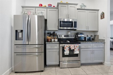 House in Dade City, Florida 4 bedrooms, 237.37 sq.m. № 2157373 - photo 15