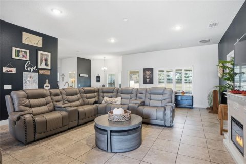 House in Dade City, Florida 4 bedrooms, 237.37 sq.m. № 2157373 - photo 10