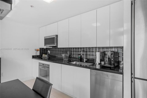 Copropriété à louer à Miami, Floride: 3 chambres, 136.01 m2 № 2400832 - photo 10