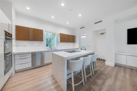 Townhouse in Miami Beach, Florida 5 bedrooms, 424.93 sq.m. № 1991287 - photo 16