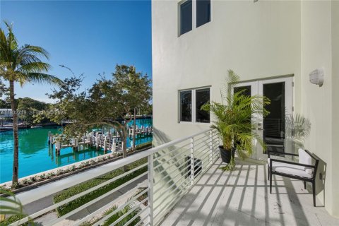 Townhouse in Miami Beach, Florida 5 bedrooms, 424.93 sq.m. № 1991287 - photo 22