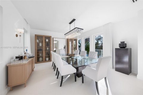 Townhouse in Miami Beach, Florida 5 bedrooms, 424.93 sq.m. № 1991287 - photo 20