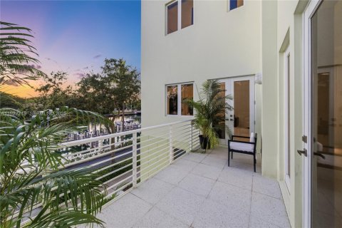 Townhouse in Miami Beach, Florida 5 bedrooms, 424.93 sq.m. № 1991287 - photo 6
