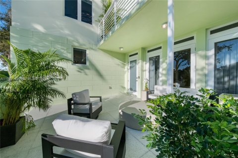 Townhouse in Miami Beach, Florida 5 bedrooms, 424.93 sq.m. № 1991287 - photo 9