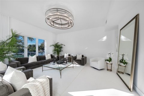 Townhouse in Miami Beach, Florida 5 bedrooms, 424.93 sq.m. № 1991287 - photo 11