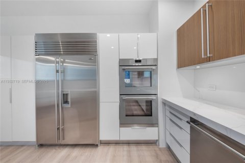 Townhouse in Miami Beach, Florida 5 bedrooms, 424.93 sq.m. № 1991287 - photo 17