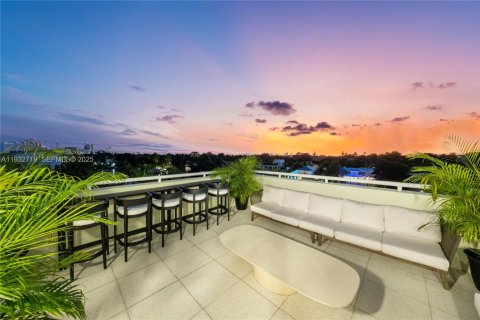 Townhouse in Miami Beach, Florida 5 bedrooms, 424.93 sq.m. № 1991287 - photo 7